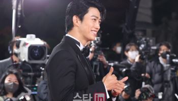 옥택연 "9년 열애' 연인과 내년 봄 결혼"…2PM 두번째 품절남