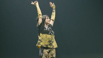 '165억 기부' 빌리 아일리시, 억만장자들 일침 "나보다 돈 많아…나눠달라"