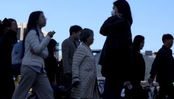 강풍에 일요일 체감온도 ‘뚝’…“두꺼운 외투 챙기세요”