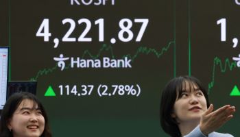 코스피, '4200피' 안착…장중 4221.92까지 오르며 최고치 경신