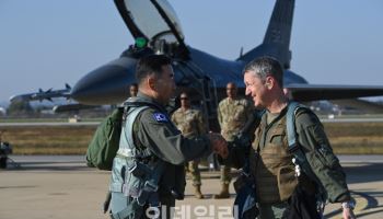 한미 군사위원회 개최…양국 의장 전투조종사, 동맹 첫 연합 지휘비행(종합)