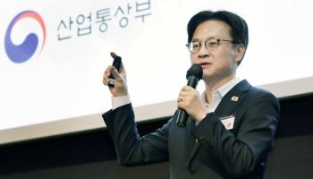 ‘터프한 협상가' 김정관 "사실 겁도 났지만 최선 다해"