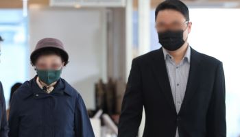 특검 출석한 김건희 모친·오빠…모든 질문에 '묵묵부답'