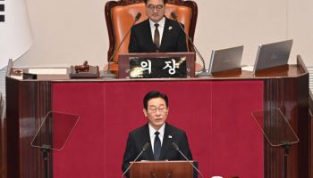 李 “AI, 하루 늦으면 한 세대 뒤처져”…728조로 도약(상보)