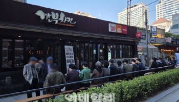 "우리나라에 와라" 깐부치킨, 해외 러브콜 쇄도…K치킨 열풍 잇나