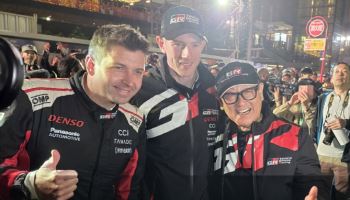 [르포]2025 WRC '일본 랠리' 개막…아키오 회장, 선수들 만나 '엄지 척'