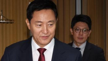 오세훈, 특검 피의자 출석…여론조사비 대납 의혹 조사
