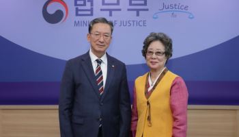 정성호 법무부 장관, ‘성폭행범 혀 절단’ 최말자씨 면담
