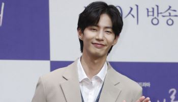 故 송재림, 오늘 1주기...유작 '멀고도 가까운' 12월 개봉