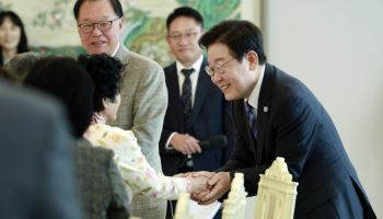 李대통령 “민가협 덕분에 민주주의 나라로 성장…이젠 고통 없는 나라로”