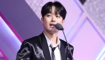 "팬들께 감사해" 이찬원, '베스트 어덜트 컨템포러리' 수상