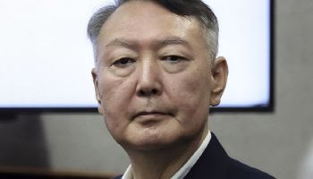 “재판부가 구속 만료 맞추나”…민주당, 尹 재판 지연 비판