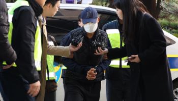 "가속페달 밟은 거 인정하냐" 묻자 '21명 사상' 트럭 운전자 답변