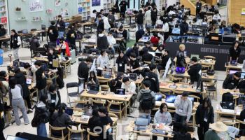 “직접 플레이하러 왔어요”…후끈한 '유니콘' 현장