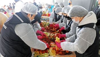 이디야커피, 가맹점주와 '사랑의 김장 나눔' 봉사활동 진행