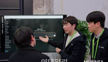 무신사, 전사 AI 전환 속도…개발부터 콘텐츠까지 ‘풀가동’