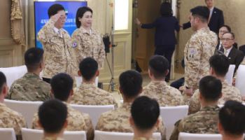 李대통령, UAE 떠나며 아크부대 장병 격려