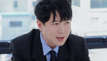 "모두가 '미쳤다'고 한 24인조 걸그룹, 전 확신 있었죠"