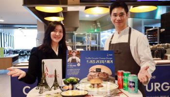 삼성웰스토리, 글로벌 8개국 맛 담은 ‘월드고메버거’ 선봬
