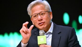 젠슨황 “AI 버블? 엔비디아를 봐라”…中 판매 난항은 계속(종합)
