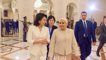 김혜경 여사, 이집트 인티사르 여사와 환담…대박물관 방문