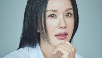 엄정화, 스크린 코믹액션퀸의 귀환...'오케이 마담2'로 컴백
