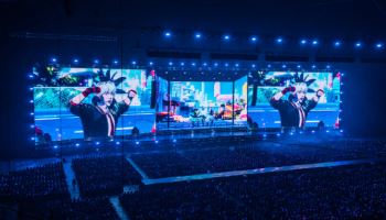 손 떨어도 괜찮아, 플레이브니까… 고척돔서 펼친 K팝 신세계