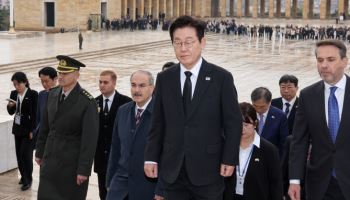 “피를 나눈 형제국의 공동 번영 위해”…李대통령, 튀르키예 국부묘소 헌화