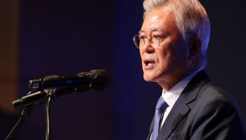 '뇌물 혐의' 文측 "트럭기소"…재판부 검찰 일부 증거 신청 기각
