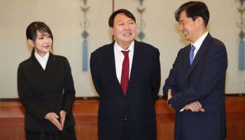 조국 "김건희, 유독 나를 비난...'여혐'이라며 비호하더니 침묵"