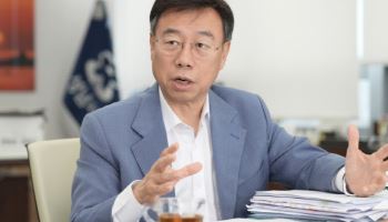 '채무제로 성남' 2400억 빚, 4년 만에 다 갚는 신상진