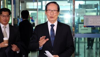 '허위 서명 강요' 송영무 전 국방장관, 항소심도 무죄