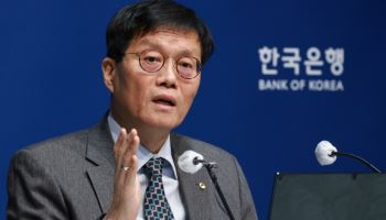 이창용 "외환시장 한방향 쏠림·고환율 물가 자극 우려"(종합)