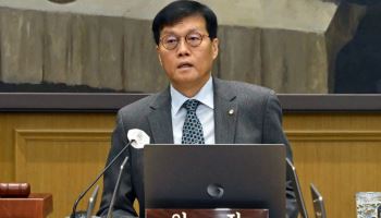 이창용 "외환시장 쏠림·물가 우려"…금리인하 사이클 휴지기 돌입
