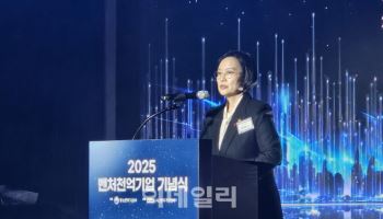 '뽀통령' 소리 듣더니…매출 1000억 찍었다(종합)