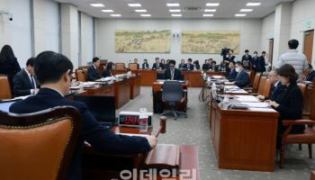 학교 CCTV 설치법 교육위 통과…교총 “교육활동 위축” 반발