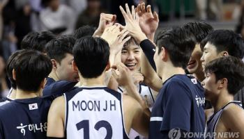 '이정현 3점슛 7개 24득점' 한국 남자 농구, 12년 만에 중국에 2연승