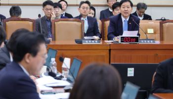"액상형 전자담배도 담배 규제"…개정안, 법사위 통과(상보)