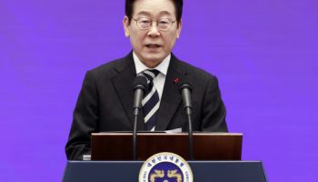 李대통령 "지금 남북관계 바늘구멍조차 없는 상태"