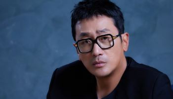 '윗집 사람들' 하정우 "단순 섹스 코미디 아냐...관계 회복 드라마"[인터뷰]①