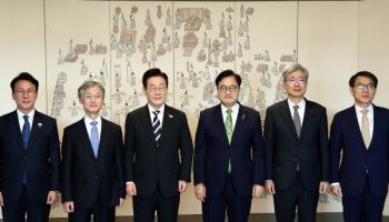 李대통령, 5부 요인 오찬 “민주주의 지킨 날…자주 모여 논의하자”