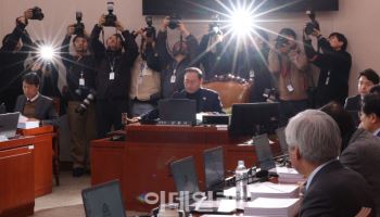 ‘주 52시간 예외’ 빠진 반도체특별법, 국회 산자위 소위 통과(상보)