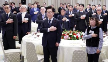 “일터에서 죽는 분 없도록”…李, 무역의날 산업 역군 격려
