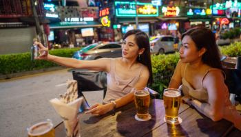 "관광객 끊길라"…50년 만에 낮술 금지 풀린 이 나라