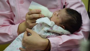 日, 올해도 역대 최저 출산…정부는 분만비 ‘무료화’ 추진