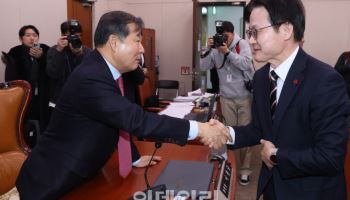 ‘주 52시간 예외’ 뺀 반도체특별법, 상임위 통과…연내 처리 기대감(종합)