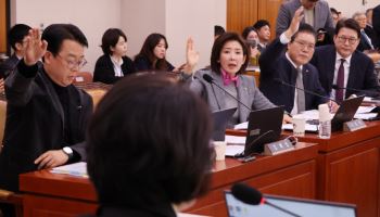 사법부 거센 반발에도…내란특판법, 與주도 법사위 의결(상보)