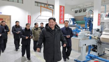 北김정은, 지방공장 현장 점검…"거대한 혁명" 강조