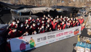 한국후지필름BI, 구룡마을에 연탄 2500장 전달