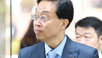 ‘8억 뇌물’ 전준경 민주연 前부원장 징역 3년…法 "죄질 매우 불량"